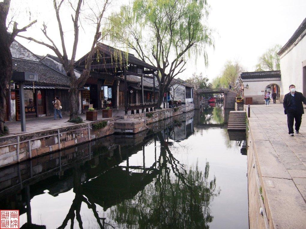 “丑凳子”火出圈